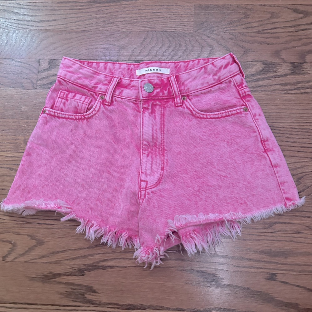 Vibrant pink jean shorts 🌸✨🥥